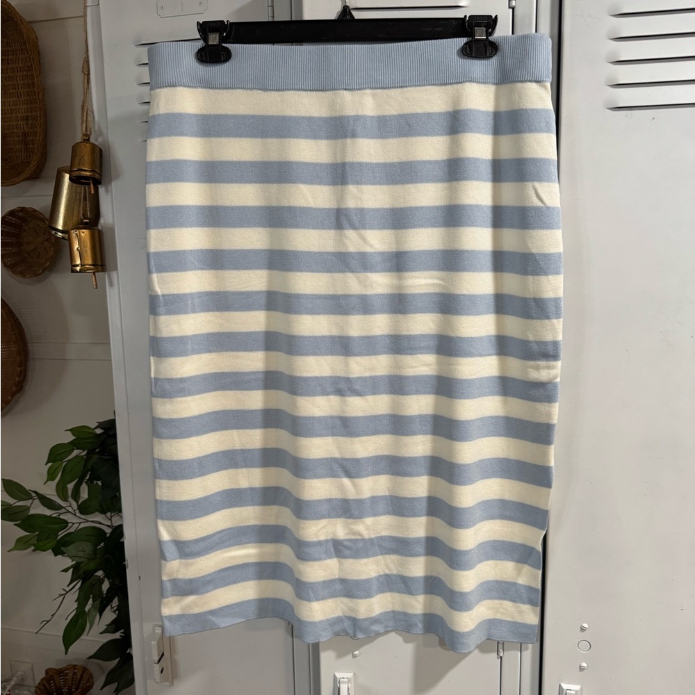 Elegant Striped Pencil Skirt in Blue and White